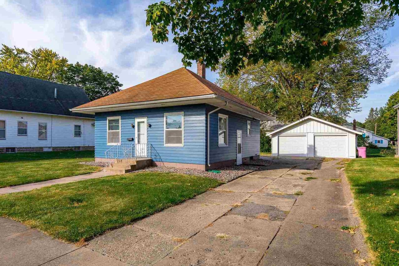 305 NW 2nd Ave., Aledo, IL 61231