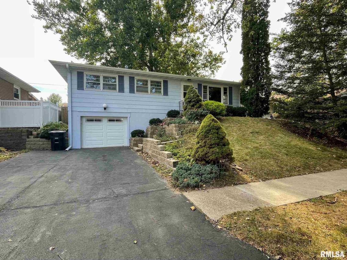 906 80th Ave., Rock Island, IL 61201