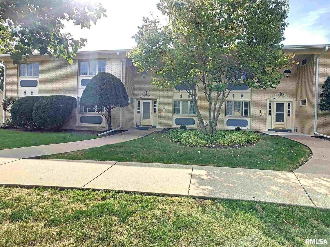 940 17th St. #2, Moline, IL 61265