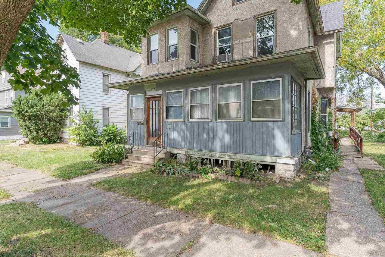 2733 6th Ave., Rock Island, IL 61201