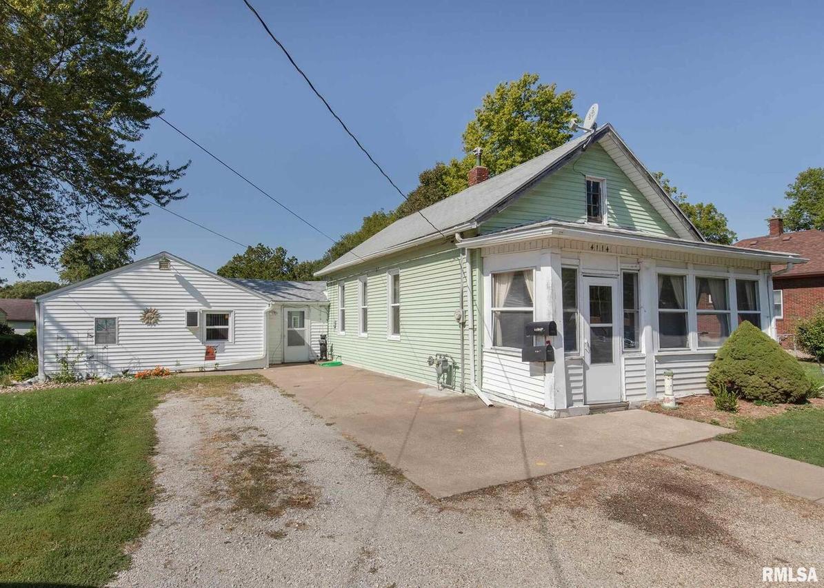 4114 9th St. #2, Rock Island, IL 61201