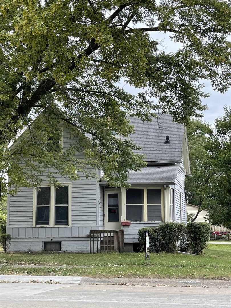 2228 9th St., Rock Island, IL 61201