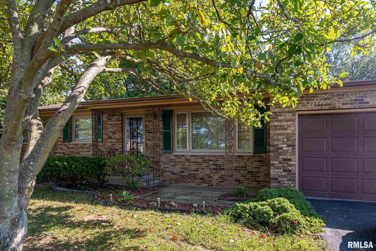 221 S Giant City Rd., Carbondale, IL 62902