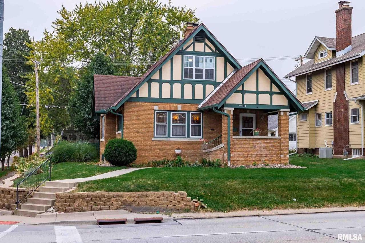 2634 12th Ave., Moline, IL 61265