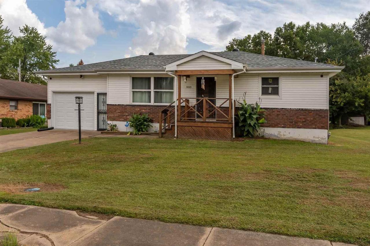 1203 W White St., Marion, IL 62959