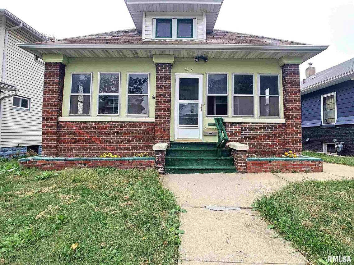 1005 16th Ave., Rock Island, IL 61201