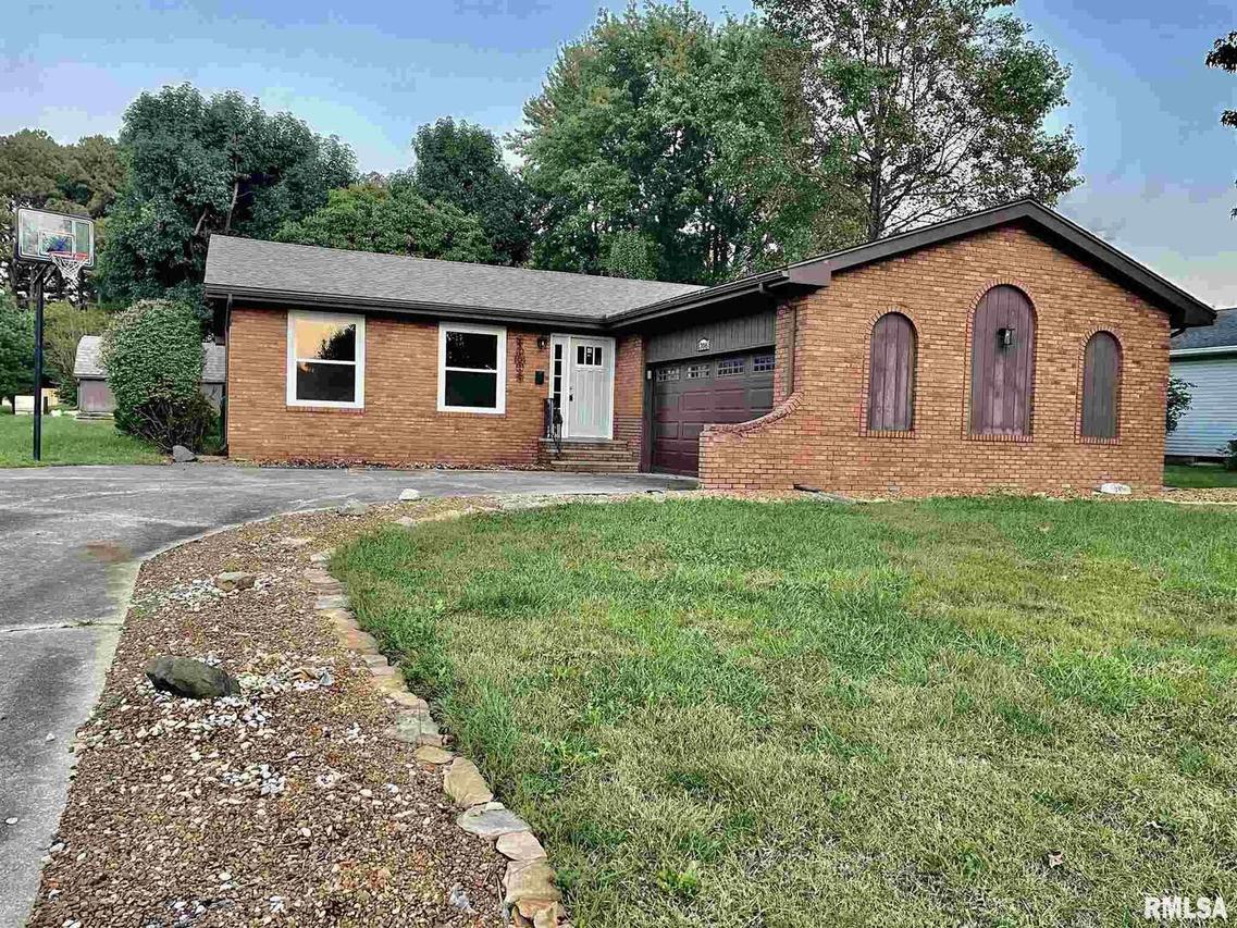 1306 Whisperway, Benton, IL 62812