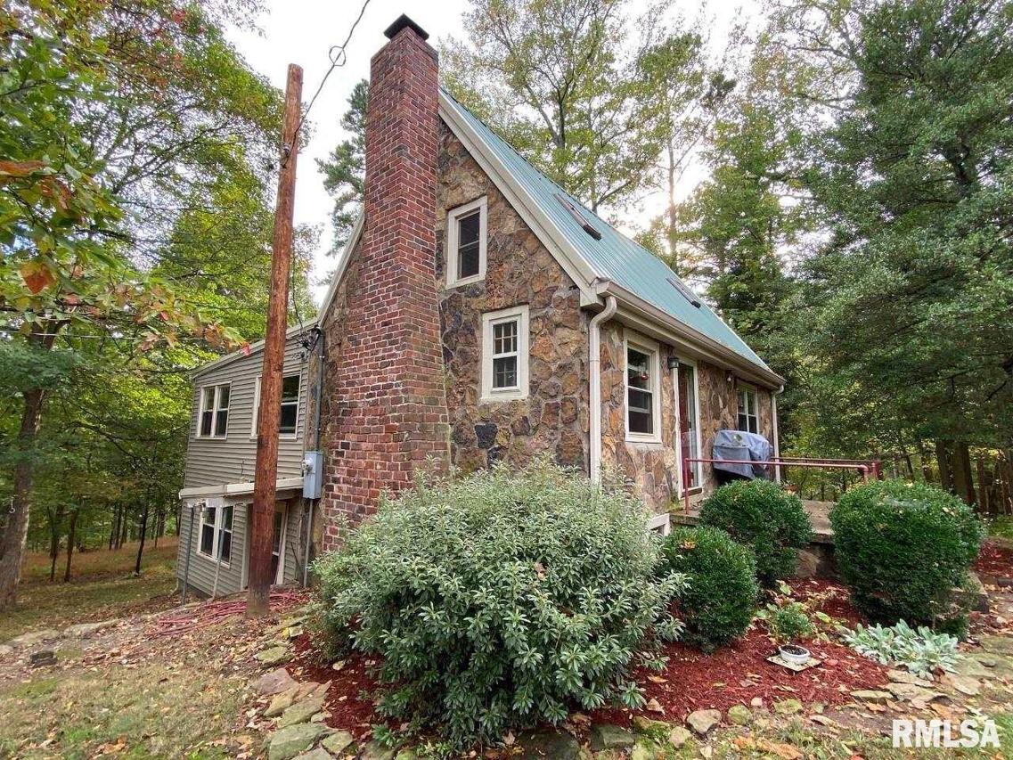 602 Raccoon Valley Rd., Makanda, IL 62958