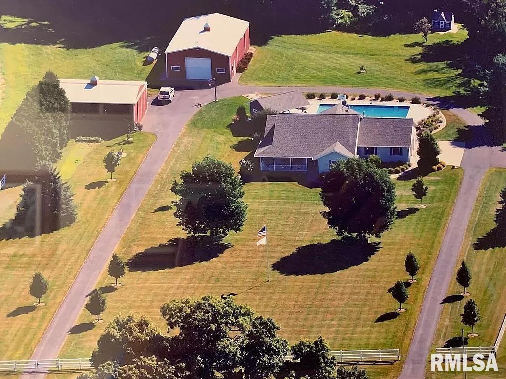 20271 Briar Bluff Rd., Coal Valley, IL 61240