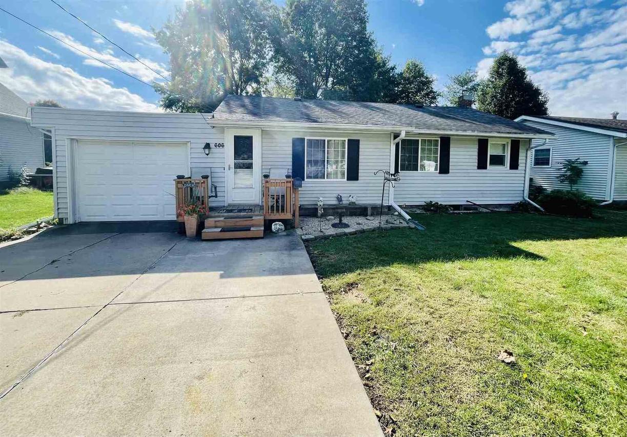 606 NW 3rd St., Aledo, IL 61231