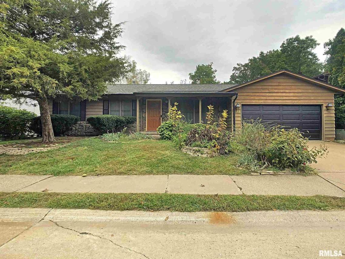 721 24th Avenue Ct., Moline, IL 61265