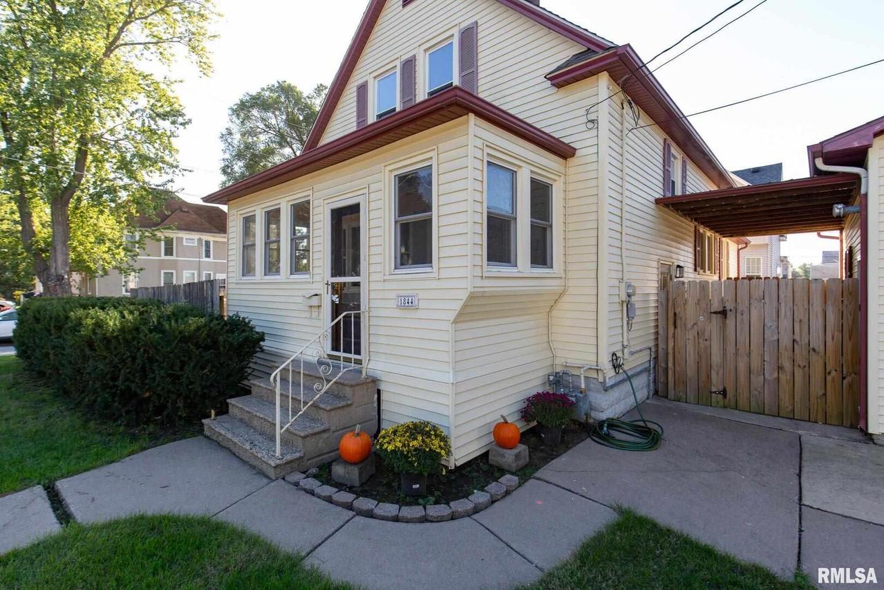 1844 19th Ave., Moline, IL 61265