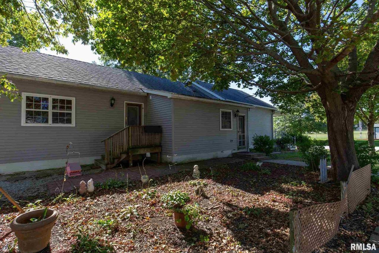 28 5th Ave., Matherville, IL 61263