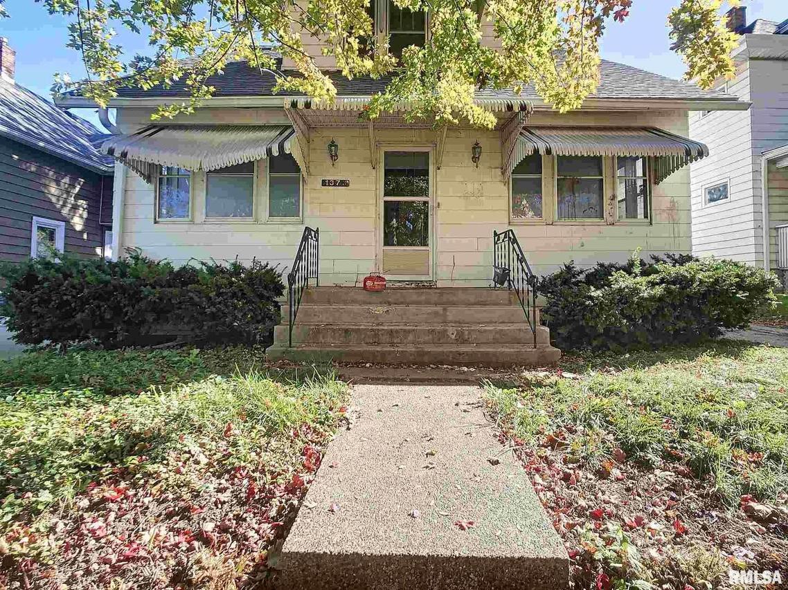 137 15th St., Silvis, IL 61282