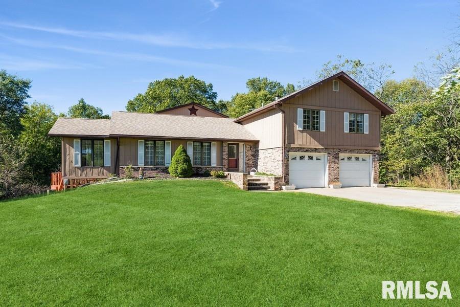 1048 280th St., Viola, IL 61486