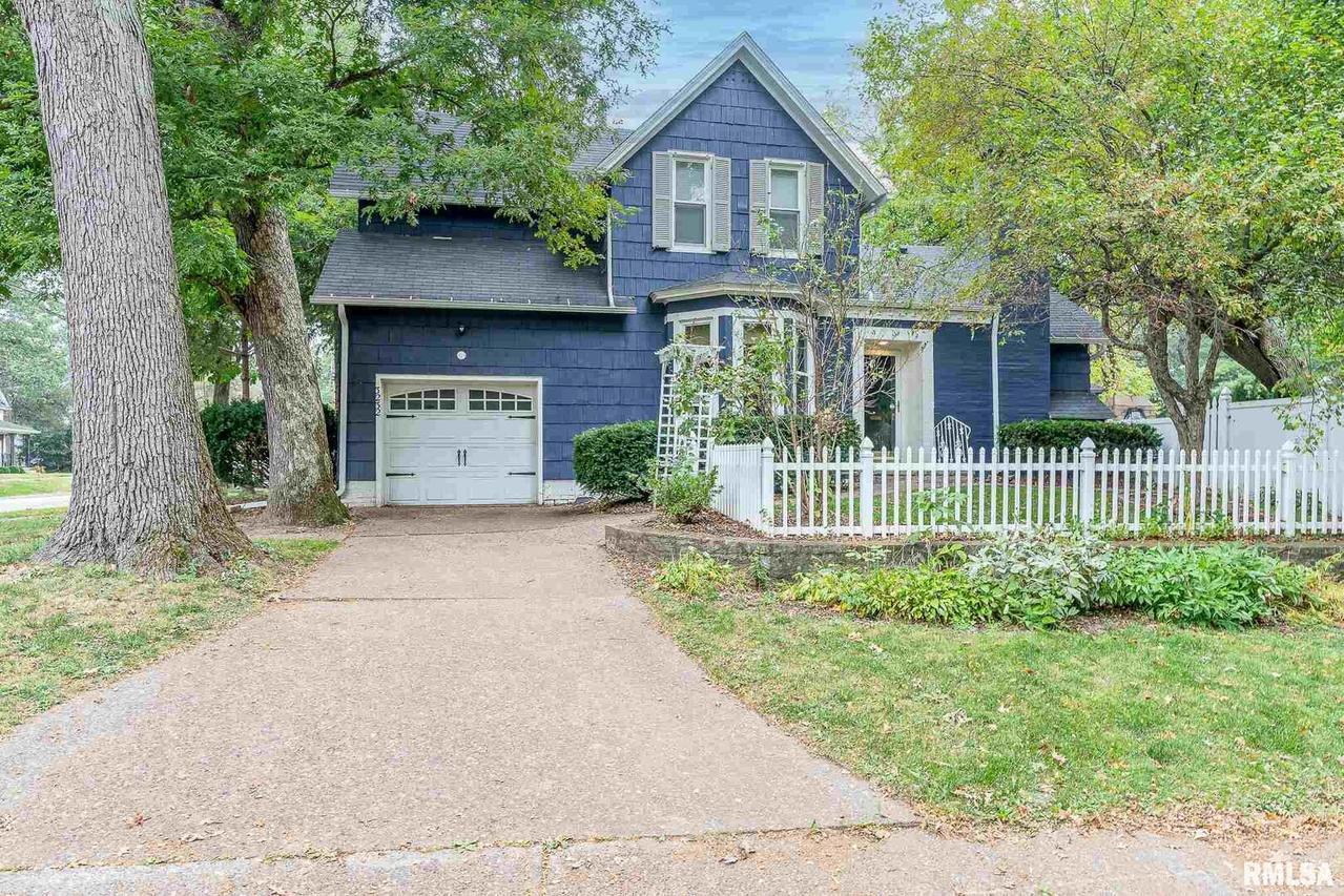 3232 Park 16th St., Moline, IL 61265