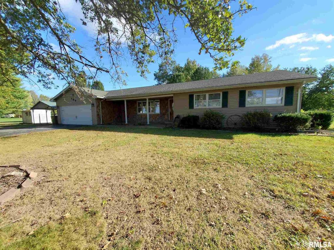 700 Tuthill Ln., Elkville, IL 62932