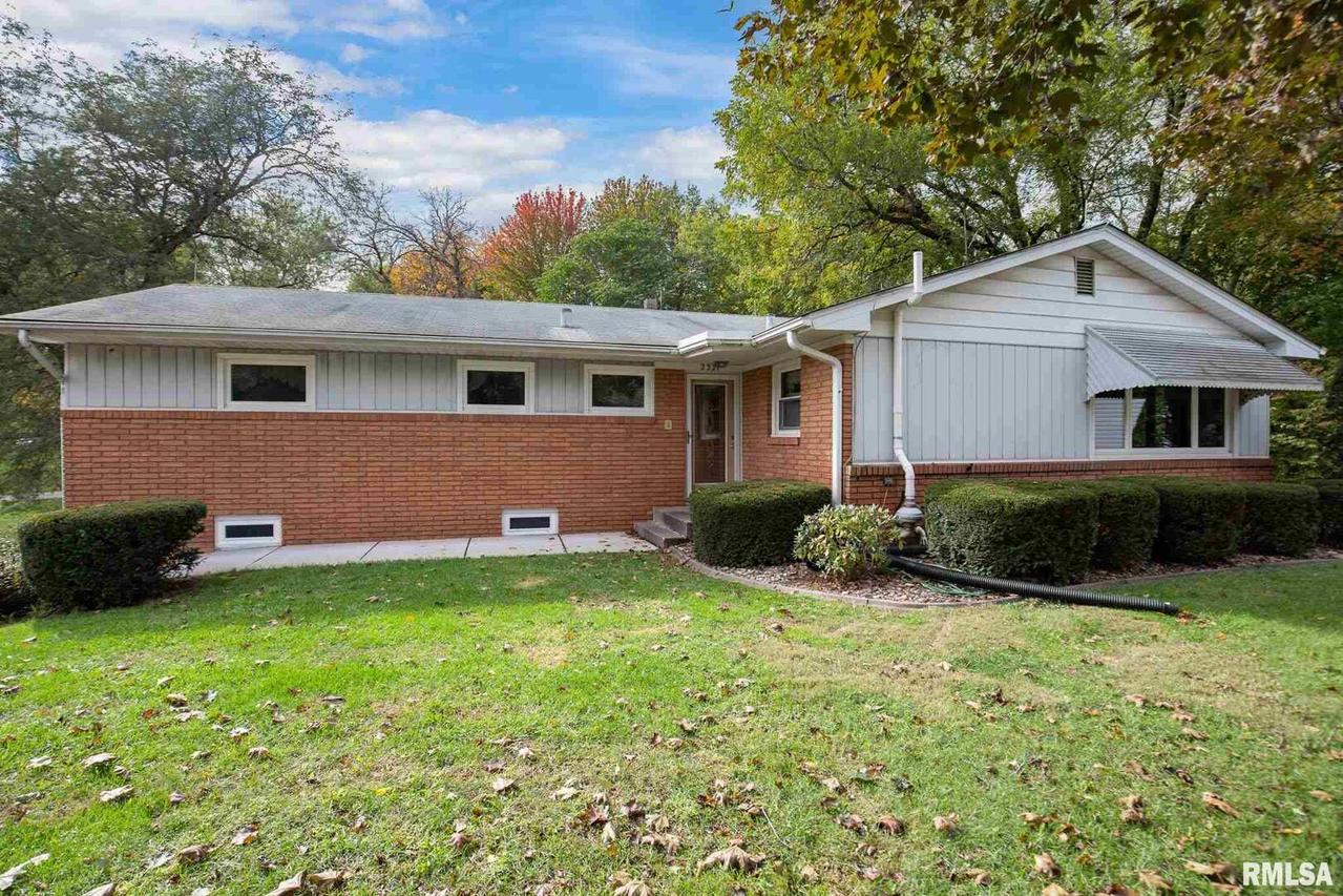 2321 Kennedy Dr., East Moline, IL 61244