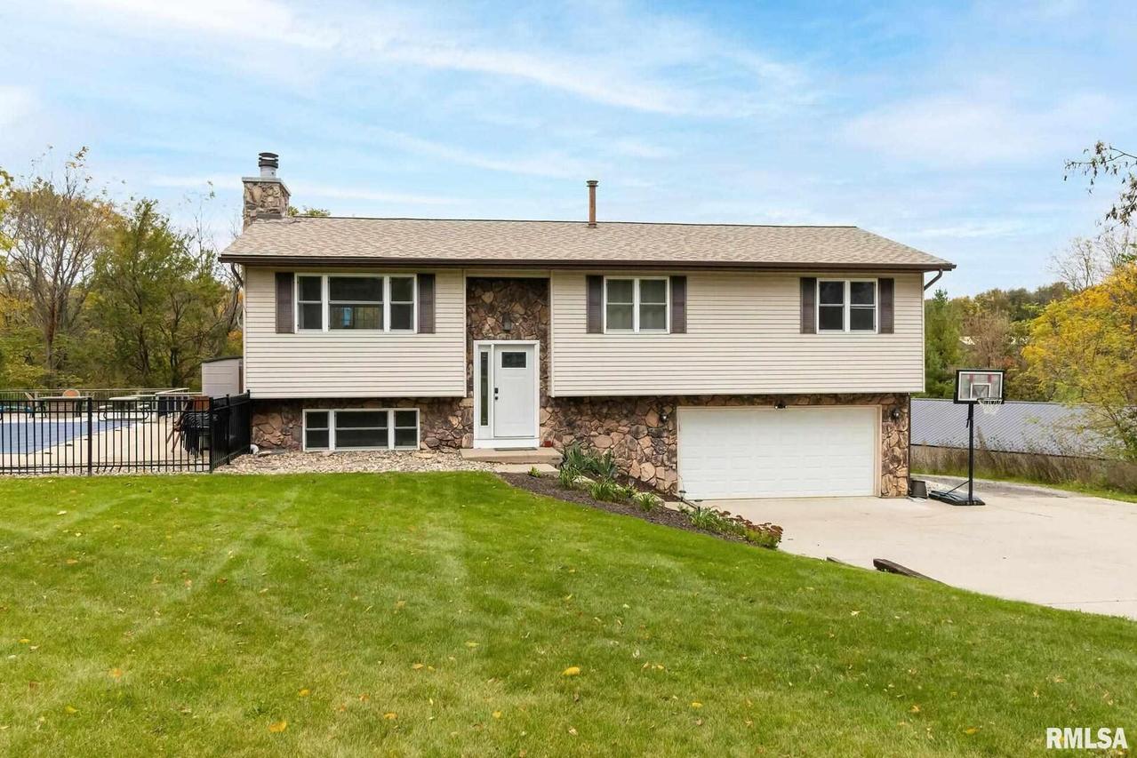 20703 41st Avenue Ct., Port Byron, IL 61275