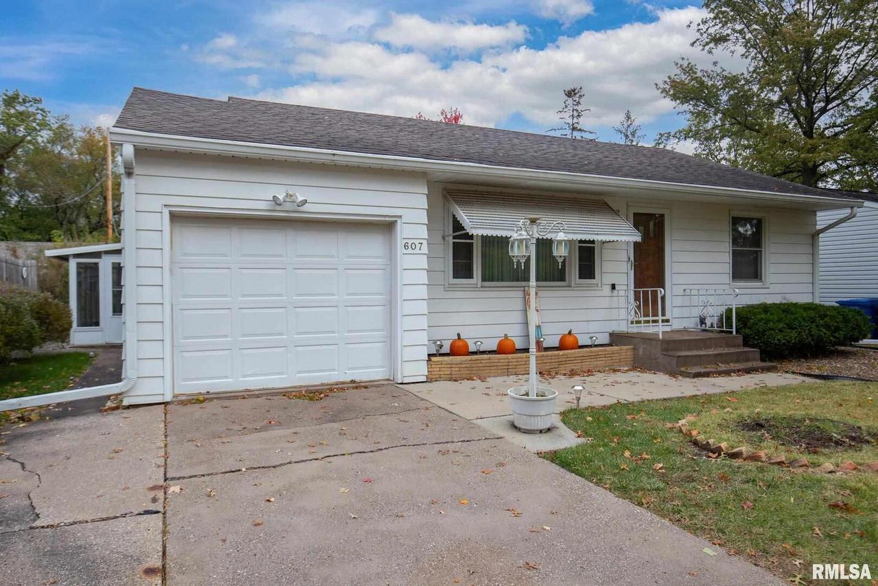 607 33rd Ave., Moline, IL 61265