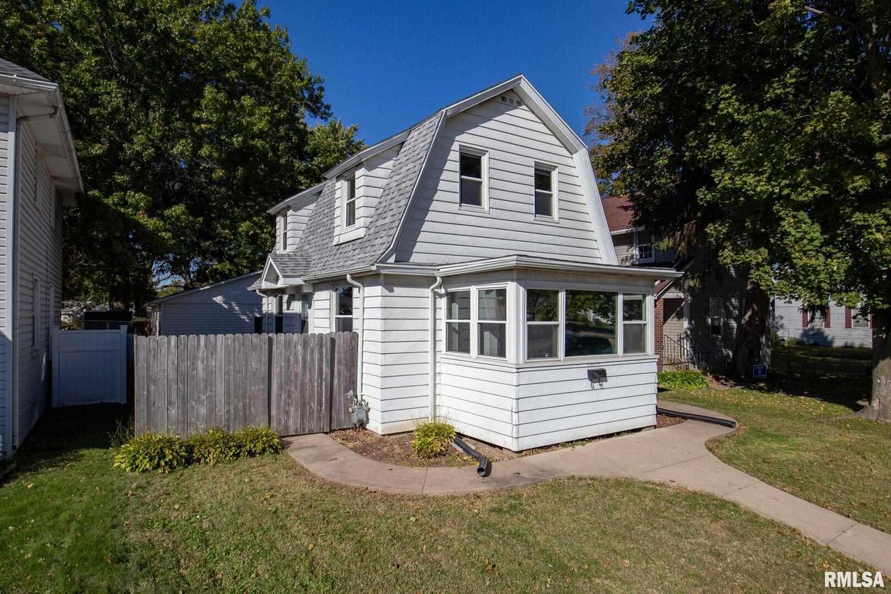 2325 Avenue Of The Cities, Moline, IL 61265