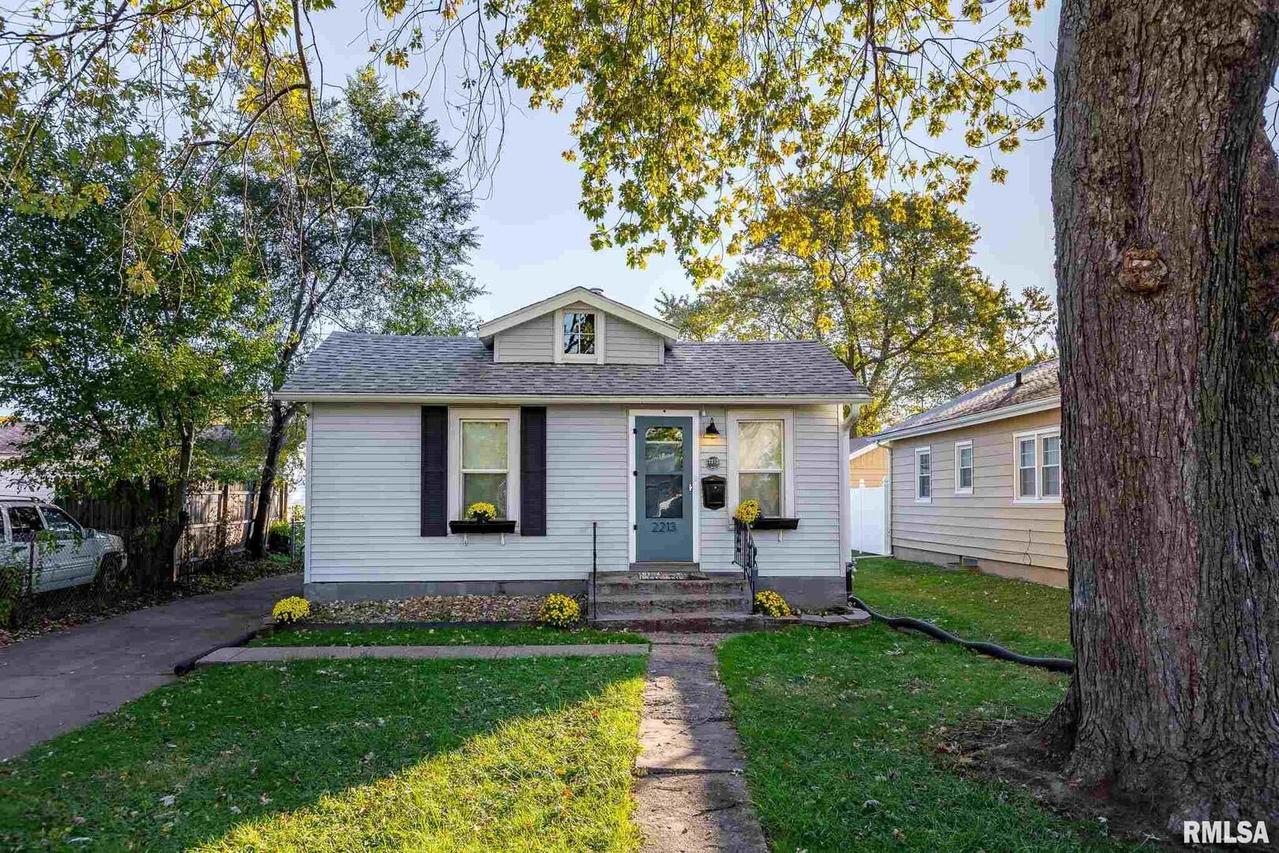 2213 42nd St., Rock Island, IL 61201