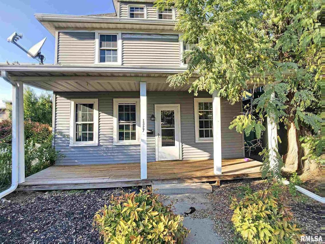 1327 7th Ave., Moline, IL 61265