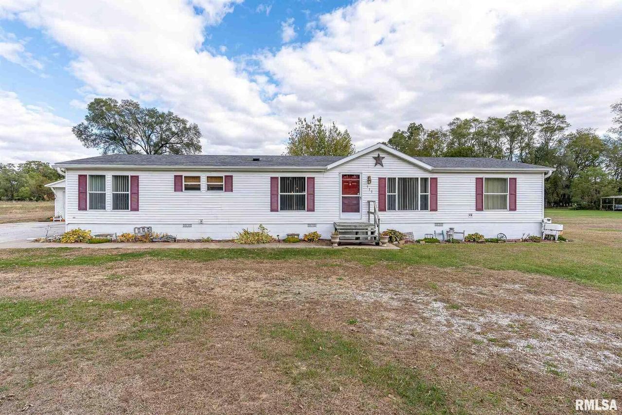 911 4th St., New Boston, IL 61272