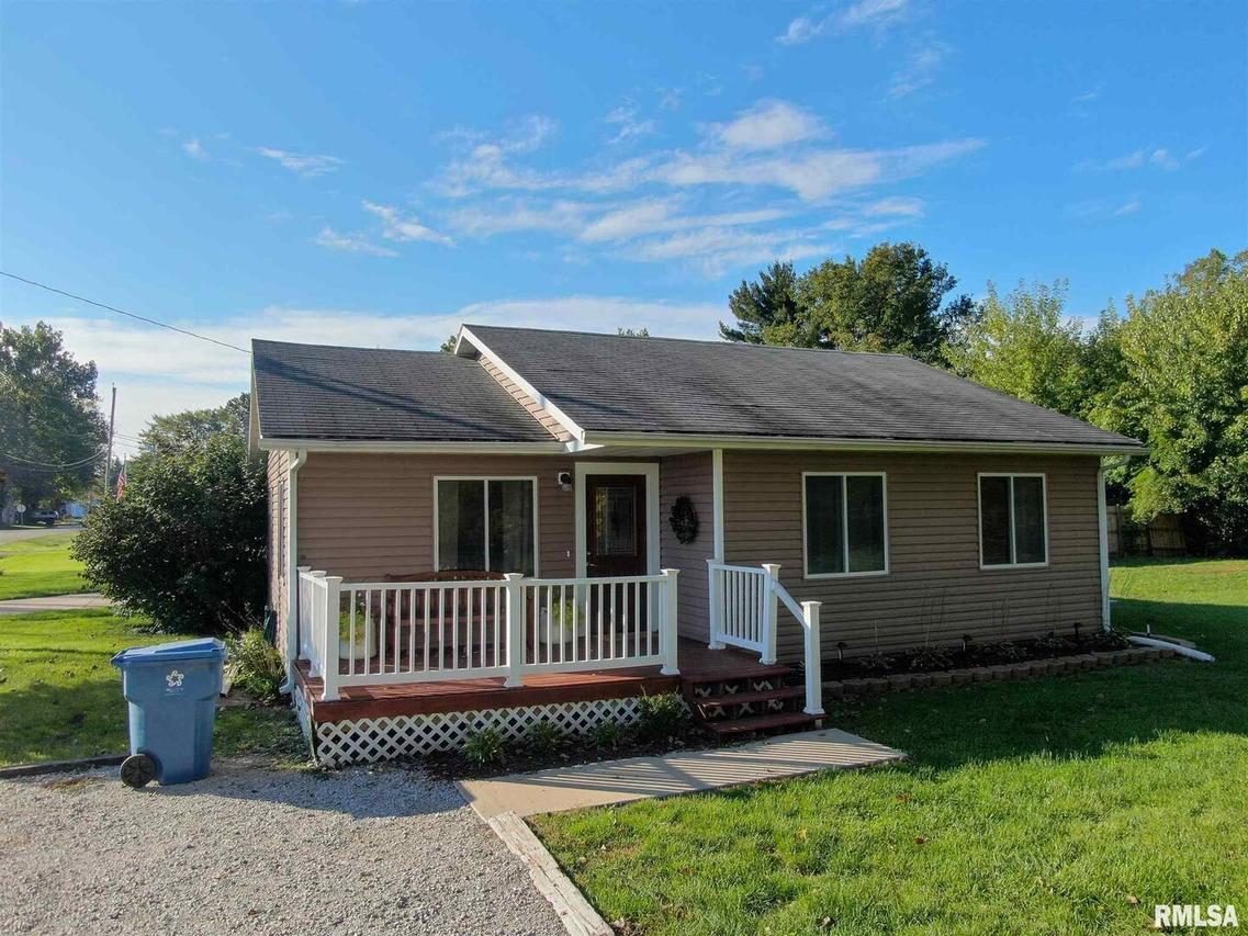 208 Sinclair Blvd., Carbon Cliff, IL 61239