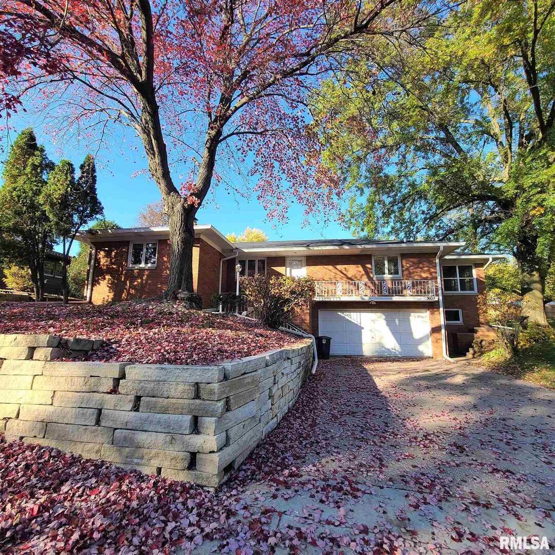 3107 12th Ave., Moline, IL 61265