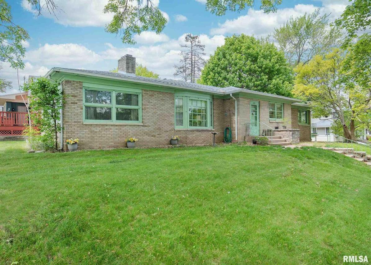 1421 25th St., Moline, IL 61265