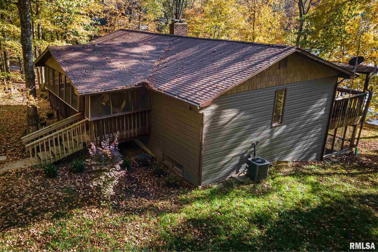 451 Lake Dr., Murphysboro, IL 62966