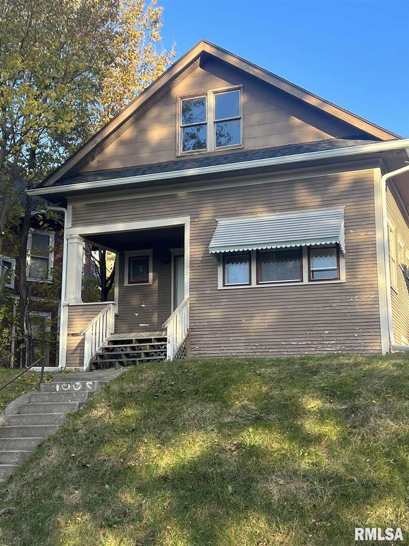 1005 12th St., Rock Island, IL 61201