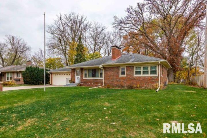 2220 22 1/2 Ave., Rock Island, IL 61201