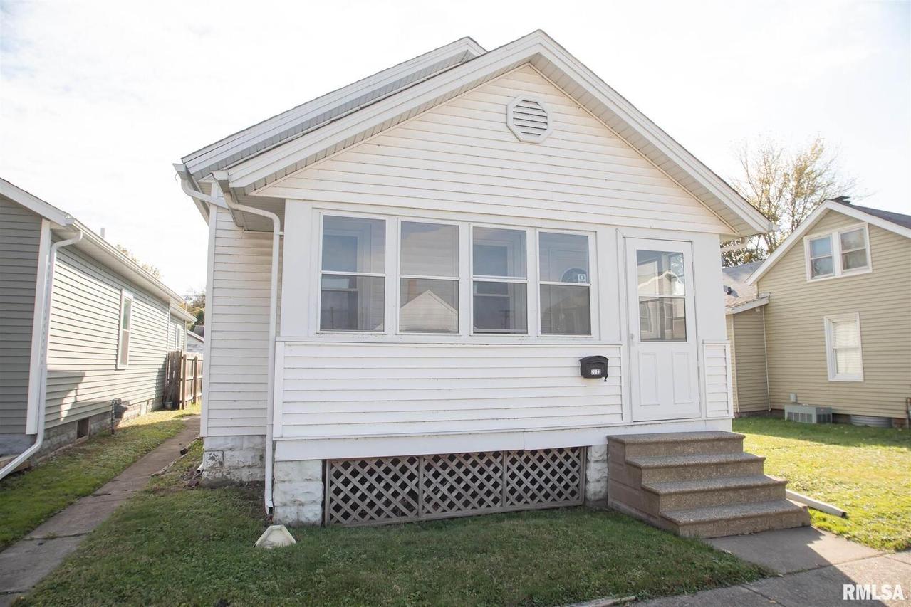 2712 5 1/2 Ave., Rock Island, IL 61201