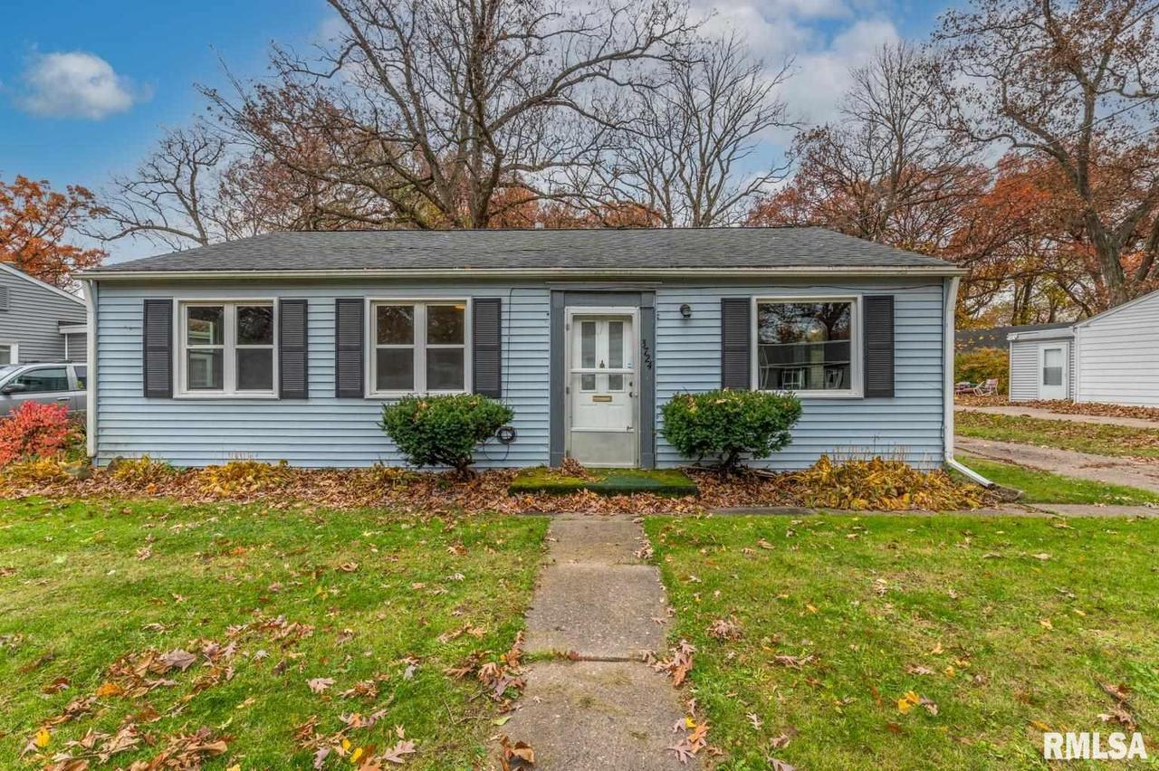 3724 10th Avenue Ct., Moline, IL 61265
