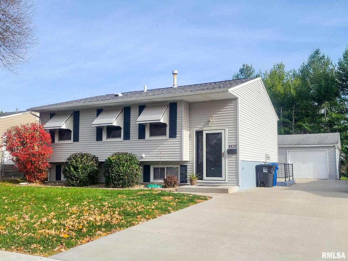 4428 51st St., Moline, IL 61265