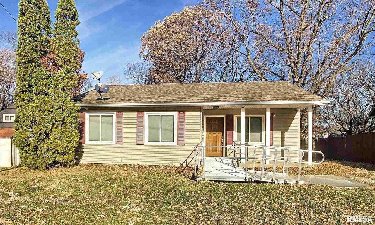 3317 2nd Street Ct., East Moline, IL 61244