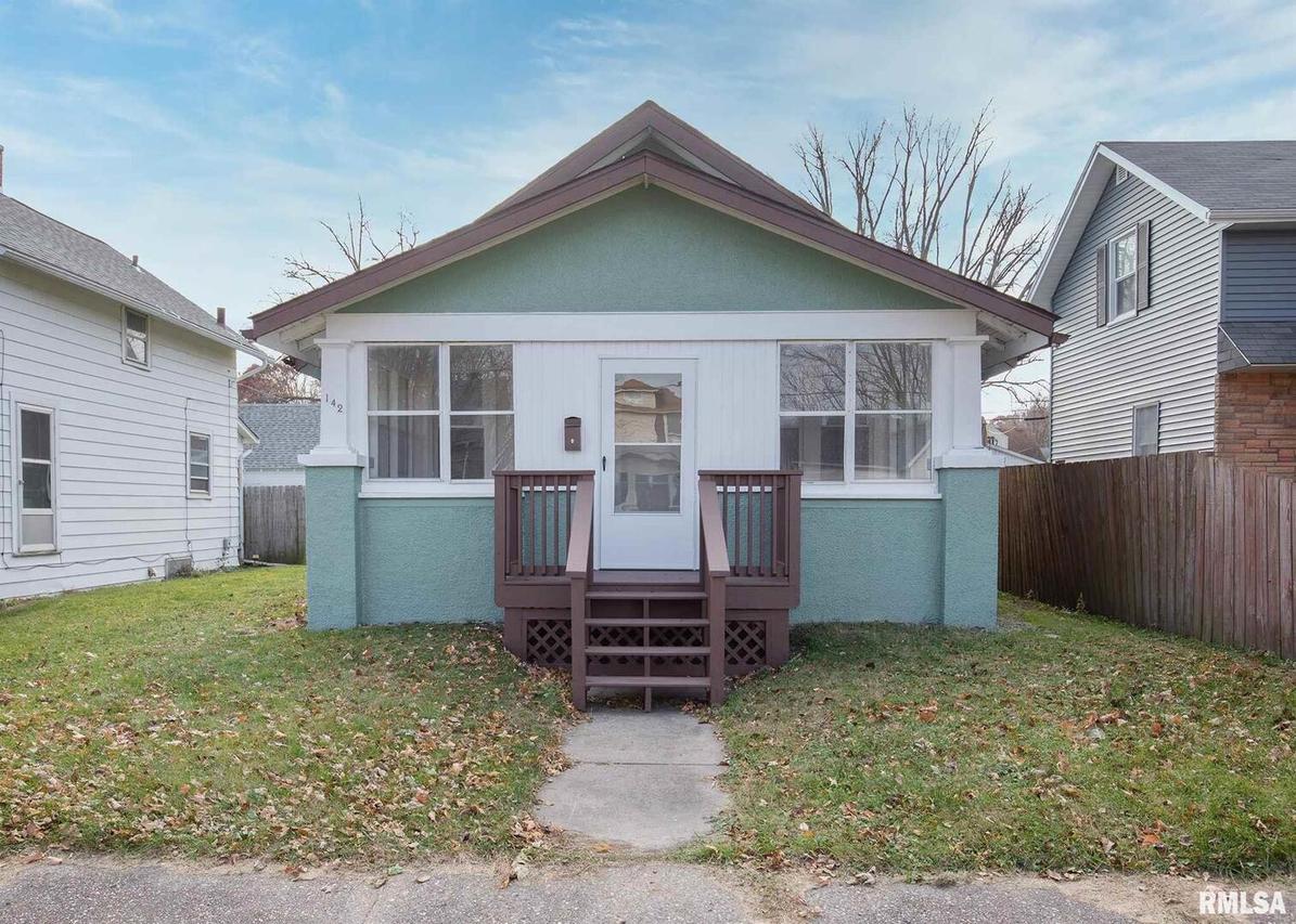 142 15th Ave., East Moline, IL 61244