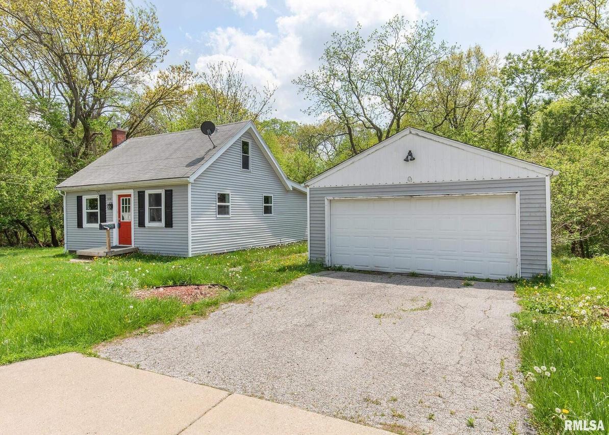 5434 10th Ave., Moline, IL 61265