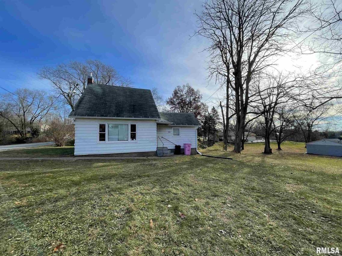 1202 SW 3rd Ave., Aledo, IL 61231