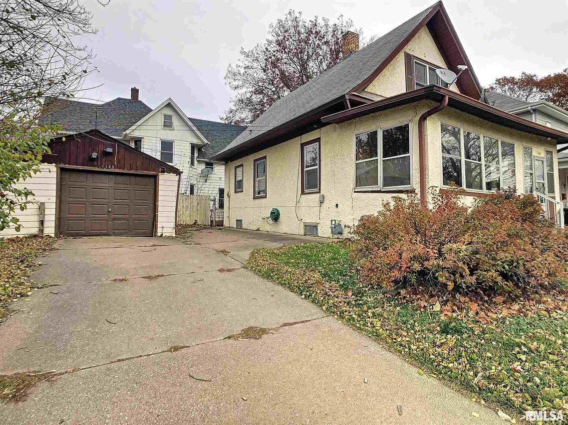 1109 12th Ave., Moline, IL 61265