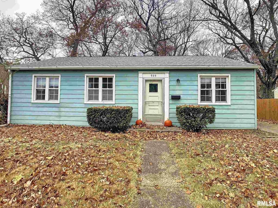 935 40th Street Ct., Moline, IL 61265