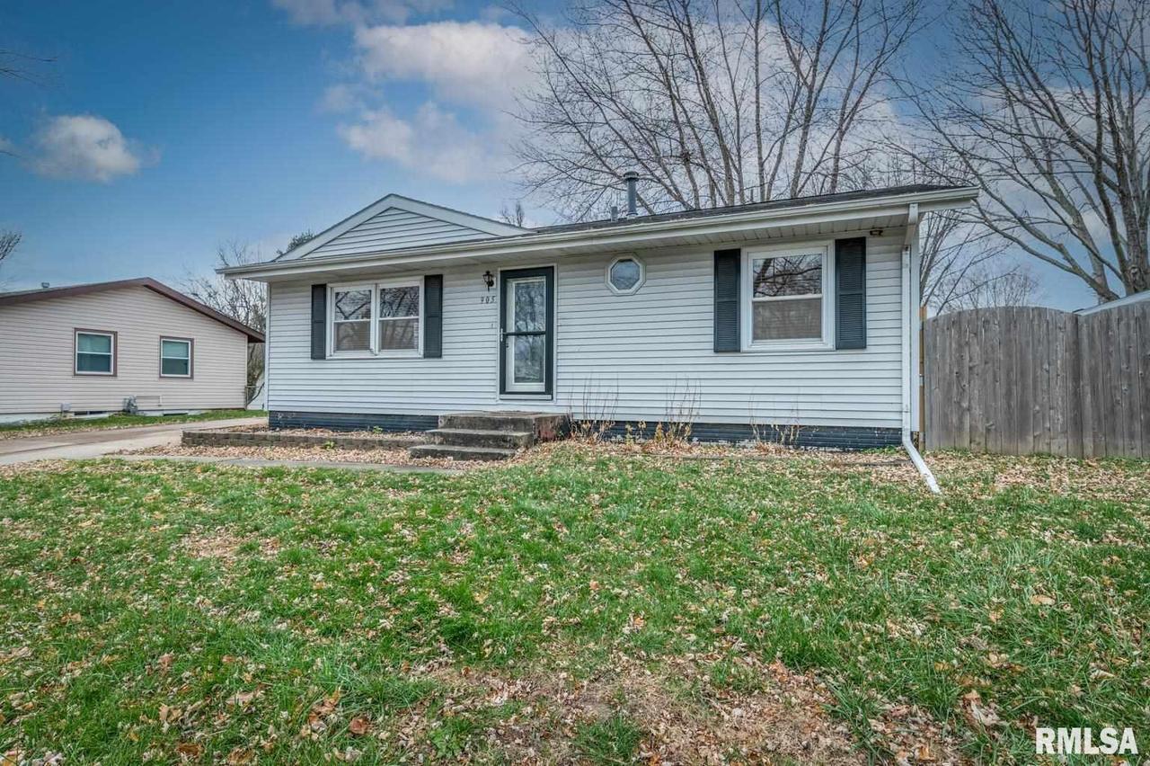 905 16th St., Rapids City, IL 61278