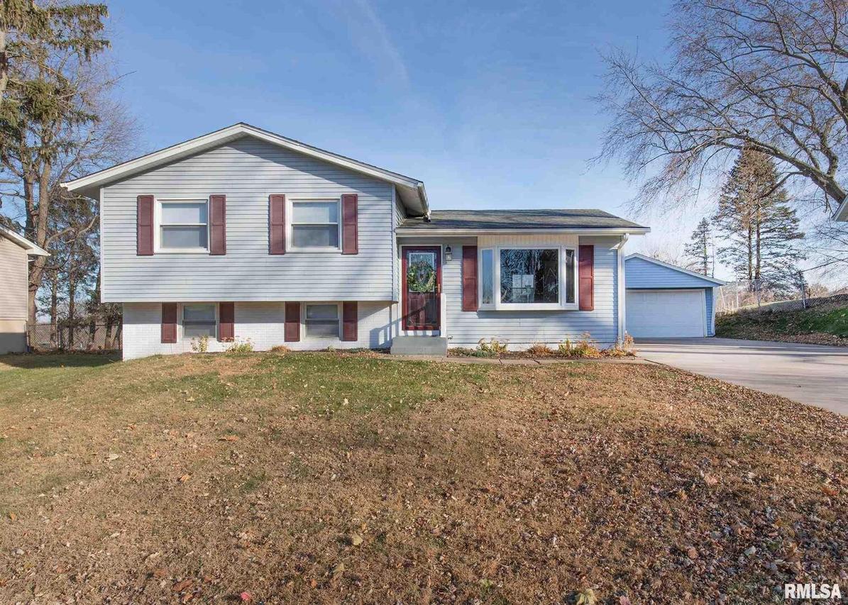 8201 10th St., Rock Island, IL 61201