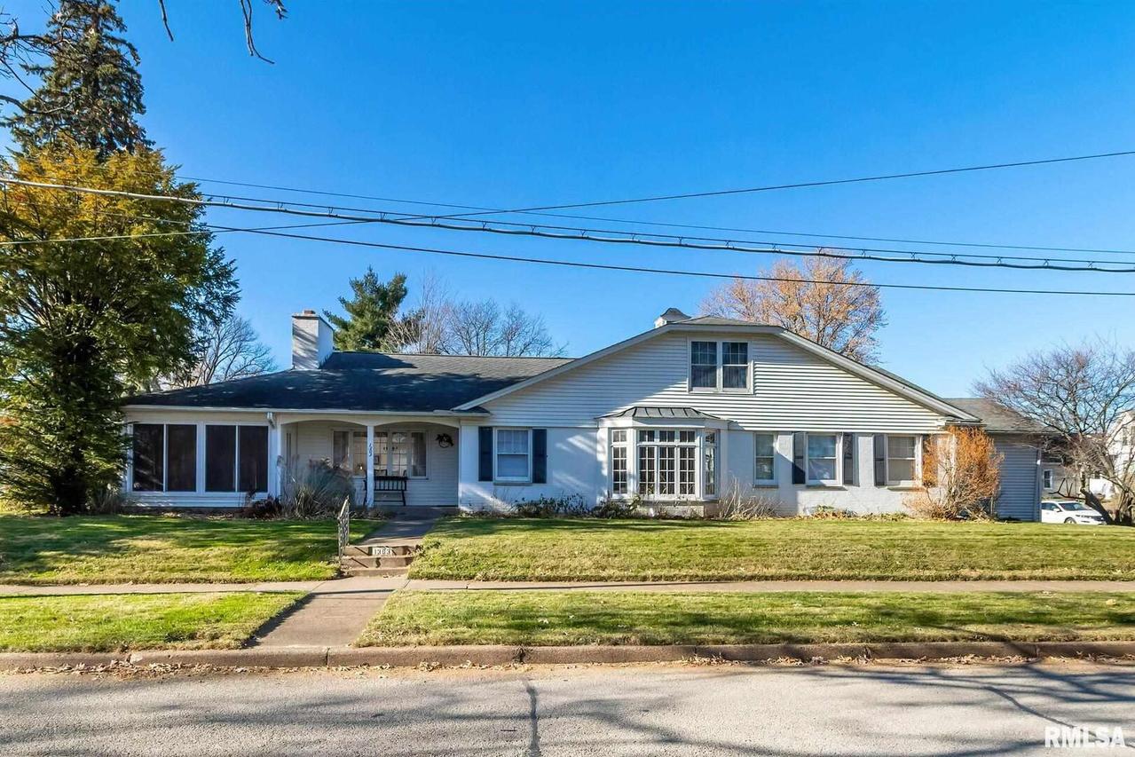1303 29th St., Moline, IL 61265