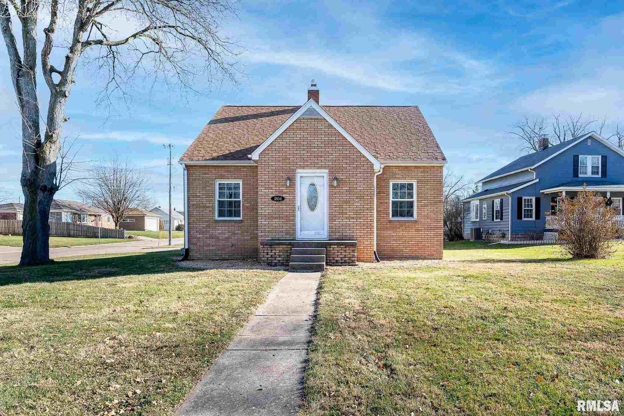 1804 41st St., Moline, IL 61265