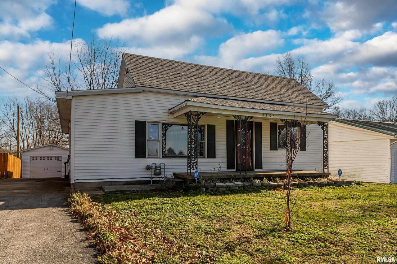 2406 Saline Ave., Eldorado, IL 62930