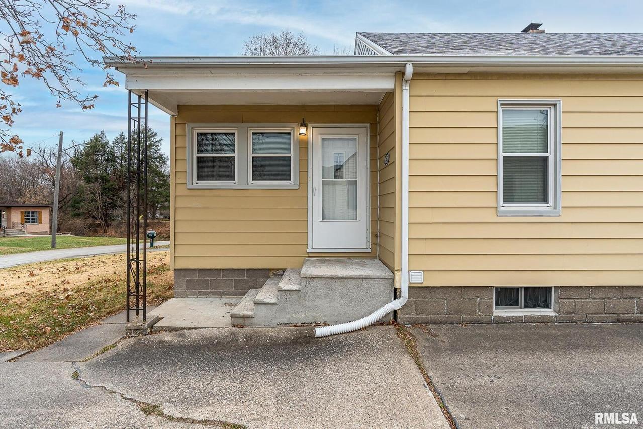 625 33rd Ave., Moline, IL 61265