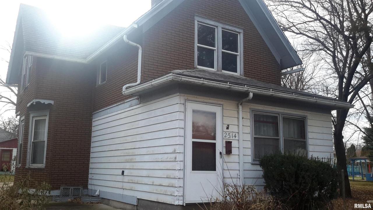 2514 4th Ave., Moline, IL 61265
